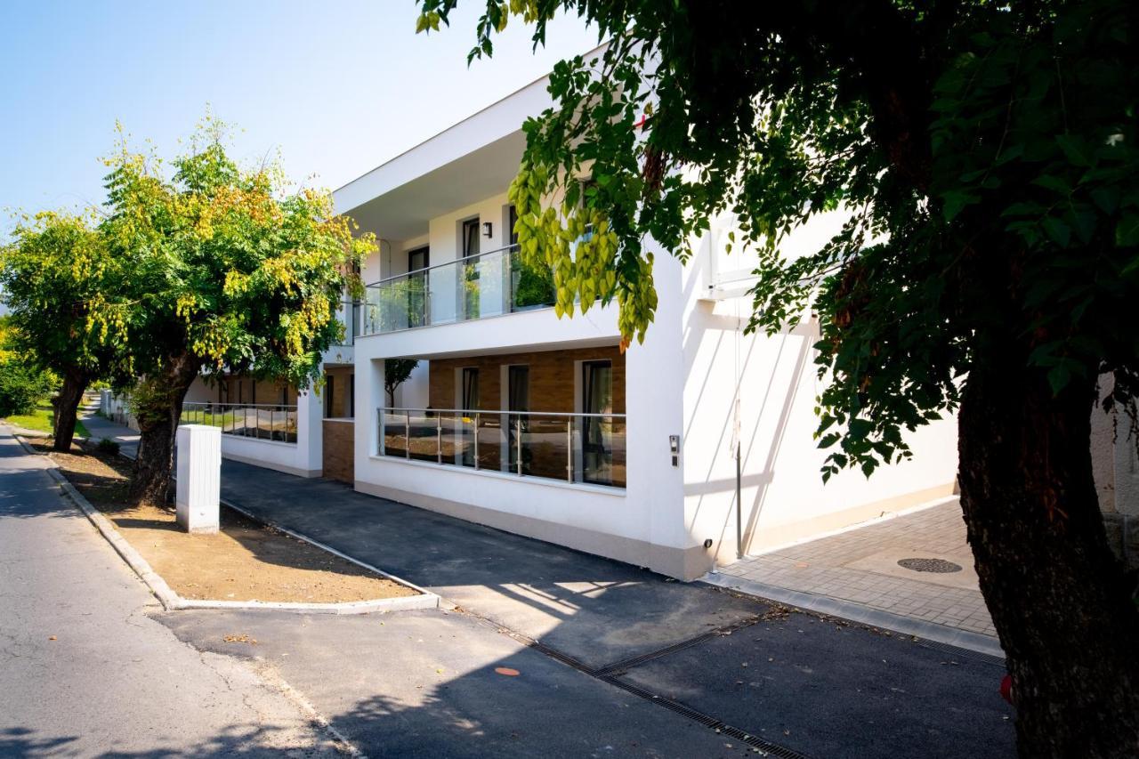 Elixir Panzio Bed & Breakfast Nyírbátor Екстериор снимка