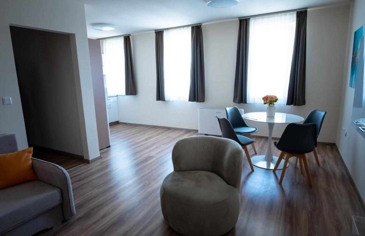 Elixir Panzio Bed & Breakfast Nyírbátor Екстериор снимка