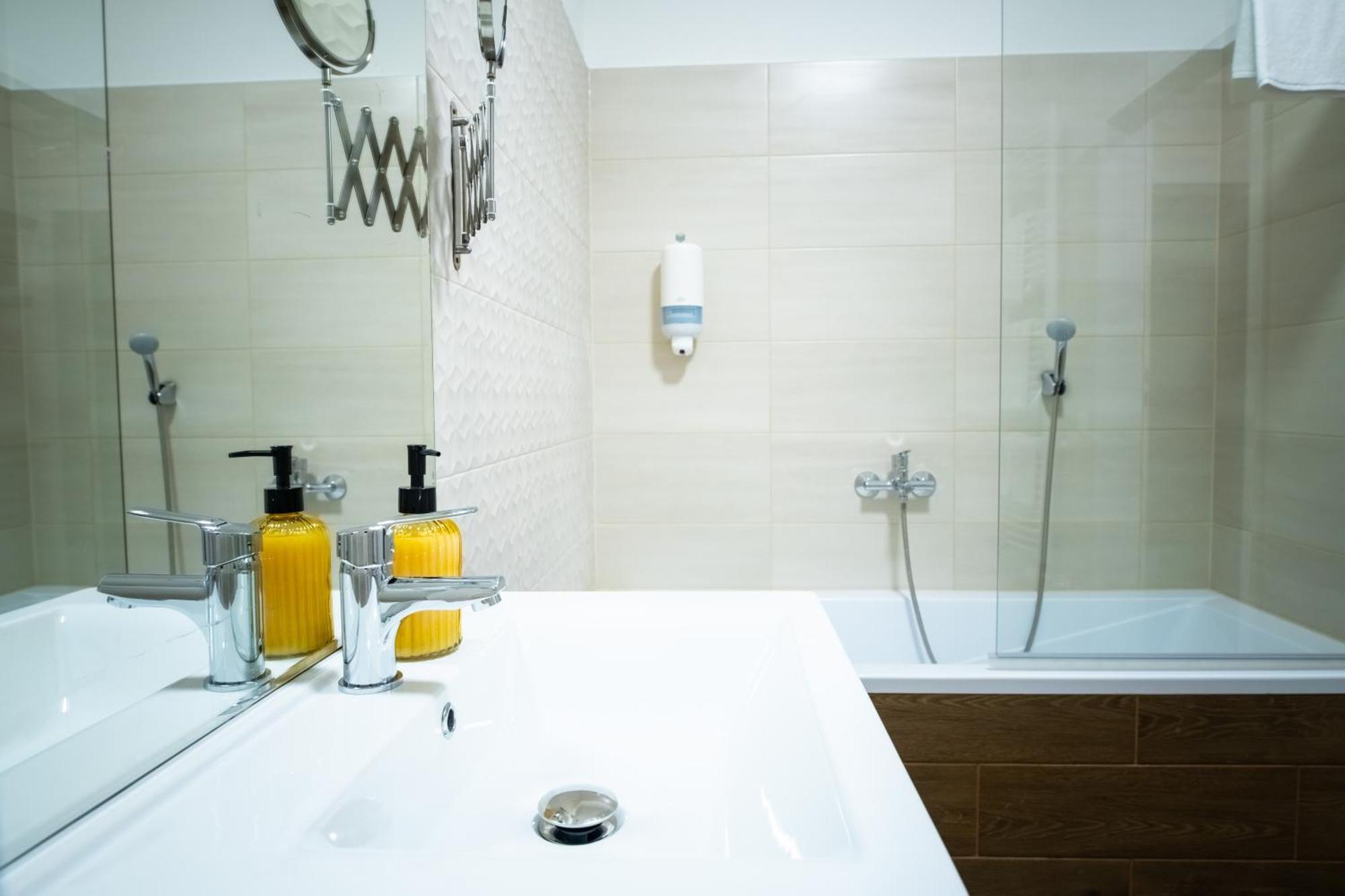Elixir Panzio Bed & Breakfast Nyírbátor Екстериор снимка
