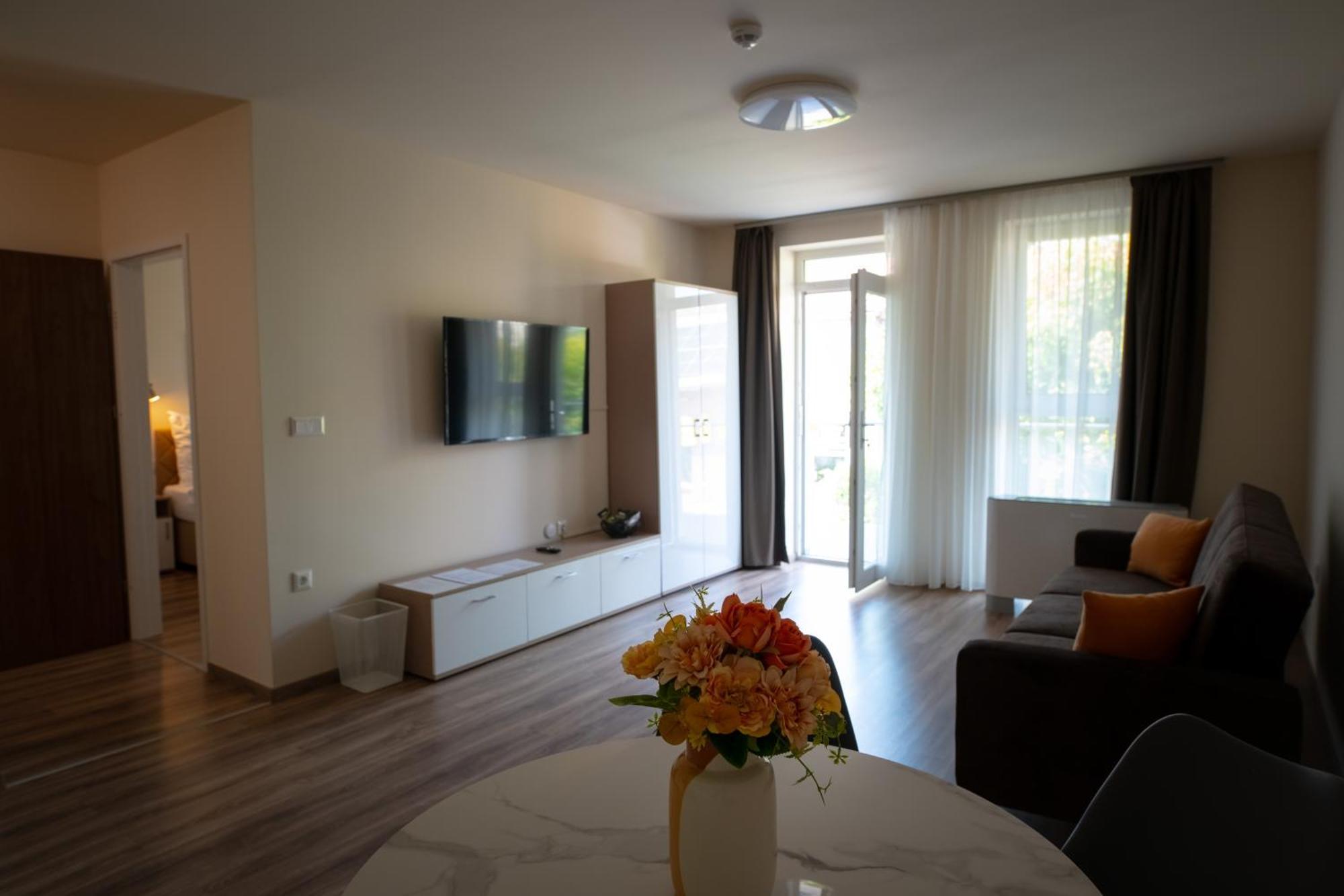 Elixir Panzio Bed & Breakfast Nyírbátor Екстериор снимка