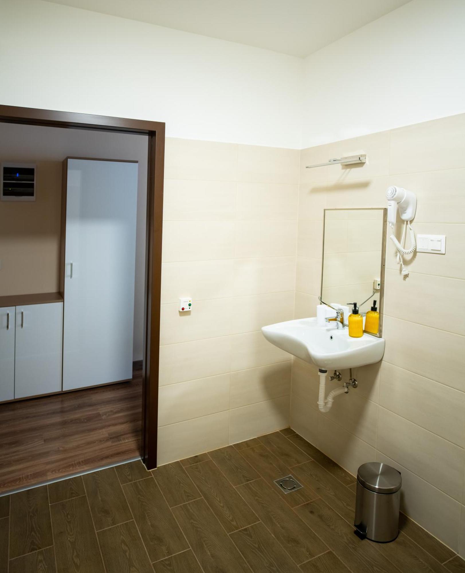 Elixir Panzio Bed & Breakfast Nyírbátor Екстериор снимка
